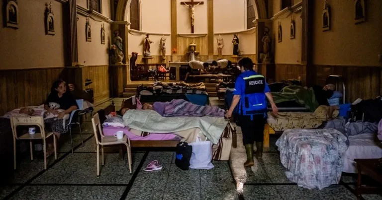 La solidaridad argentina ilumina a Bahía Blanca: un país unido en la adversidad