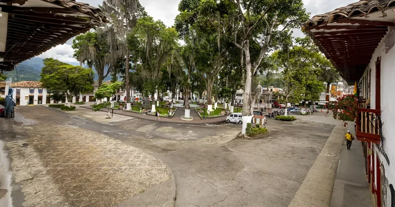 A propósito del bicentenario de Salamina: Narraciones en busca de Autor