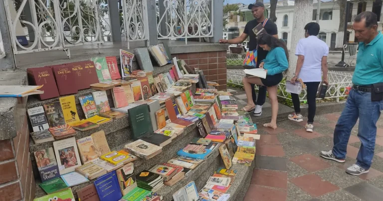 Salamina celebra el libro y el juego en una fiesta cultural