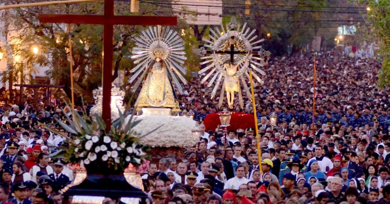 Milagro, Fe y Sacrificio. Corazón de una Devoción Andina Inquebrantable.