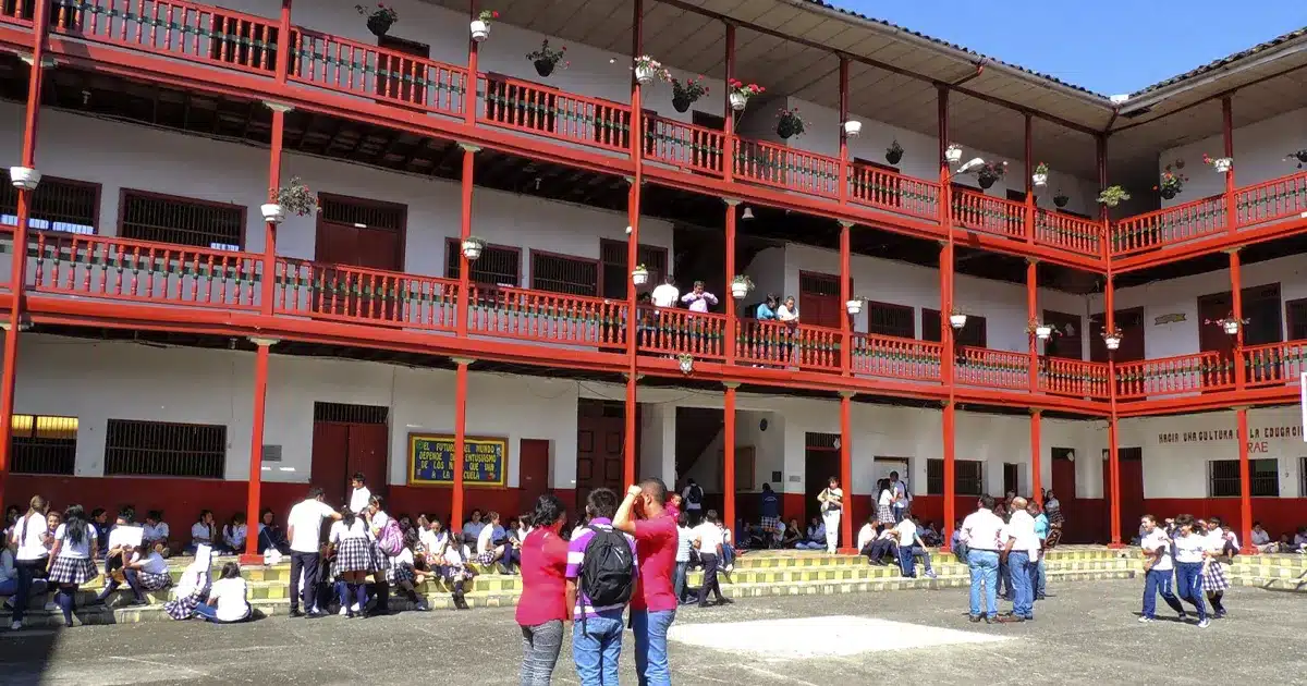 Antigua normal María escolastica y Colegio Pio XII