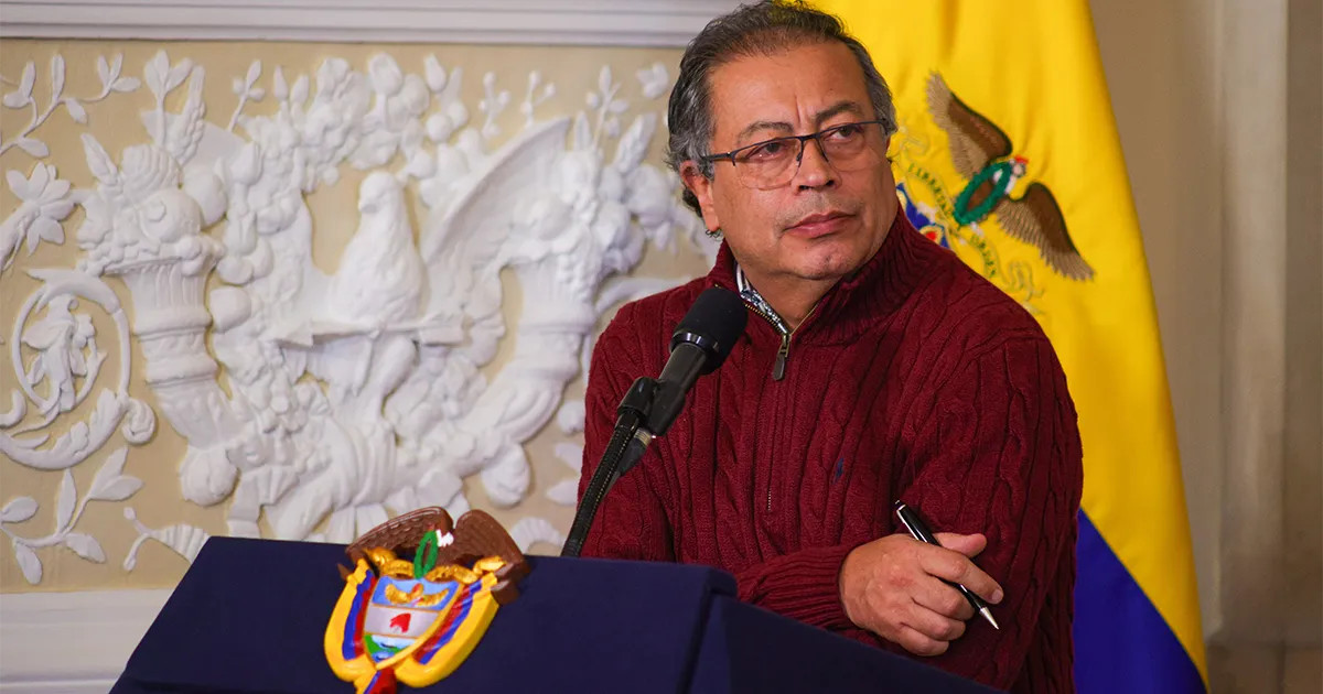 Gustavo Petro en acto oficial durante 2025, protagonista de crisis diplomáticas y políticas internas.