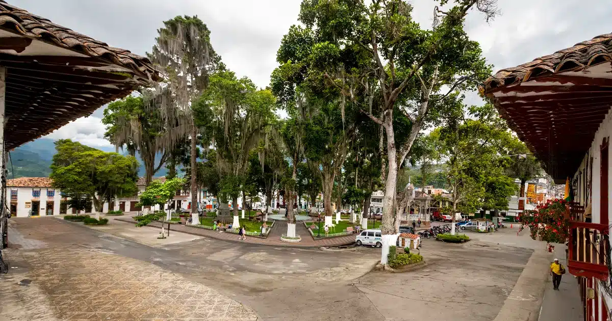 Parque principal de Salamina visto desde la casa del Dr. Rodrigo Jiménez.
