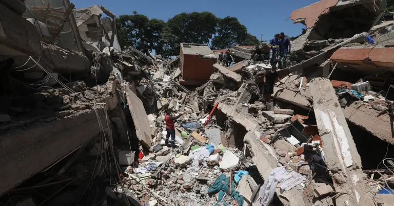Por qué cayeron los edificios y por qué Chocó esperó que llegara más ayuda