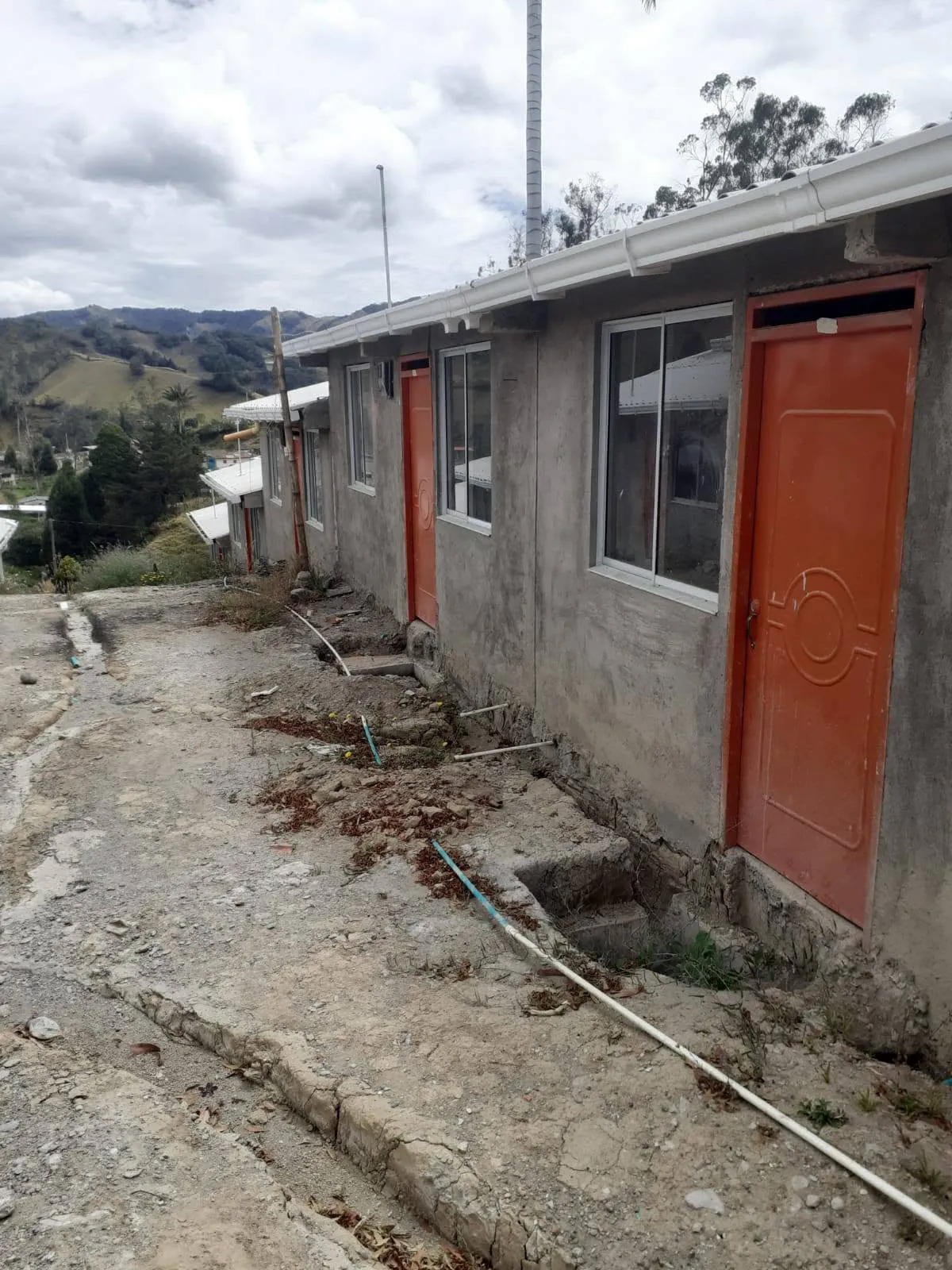 San Félix: 16 viviendas al 94% llevan ocho meses suspendidas. Un juez amparó el derecho a la vivienda y ordenó un cronograma cierto.