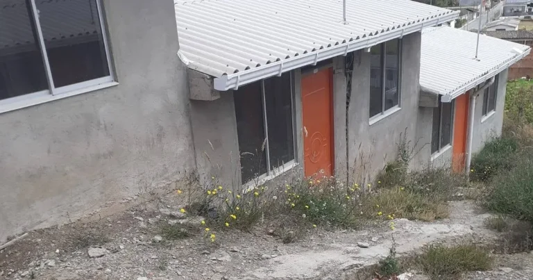 San Félix: casas al 94%, ocho meses sin fecha y un fallo que las salva