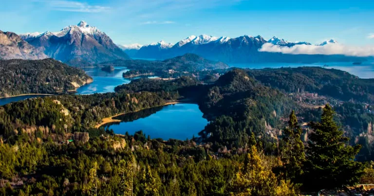 Ruta de los Siete Lagos: el asfalto patagónico que desafía al propio mapa